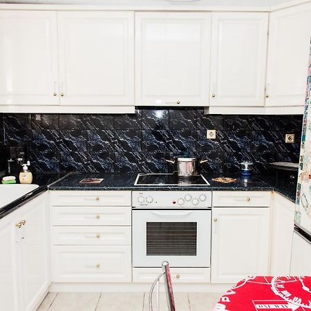 Sunny Apartment Near Metro Station Афины Экстерьер фото